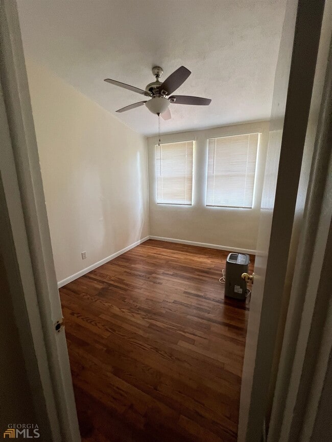 Building Photo - 172 Hart Ave