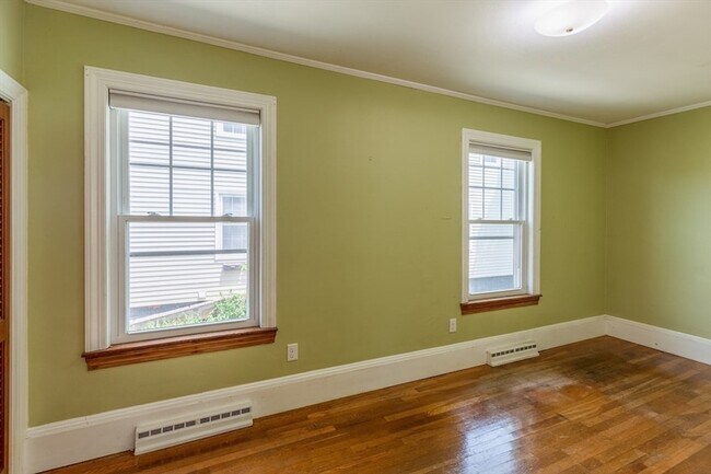 Building Photo - 10 Samoset St