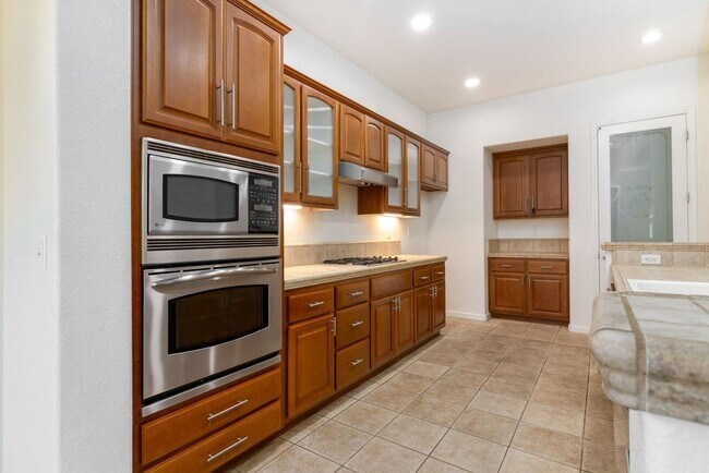 Building Photo - 3350 W Stewart Ave