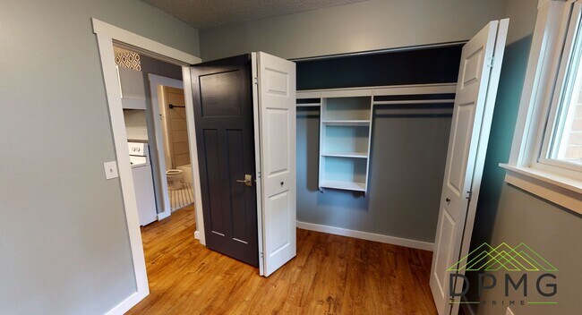 Building Photo - 326 E Hillsdale St