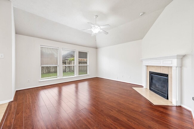 Building Photo - 927 Hannah Falls Ln