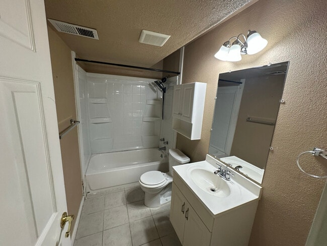 Building Photo - 520 Persons Rd