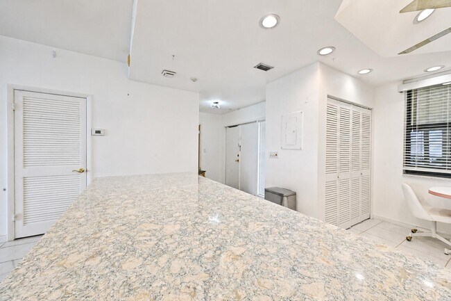 Building Photo - 9900 S Ocean Dr