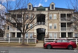 Building Photo - 13205 Cloppers Mill Dr