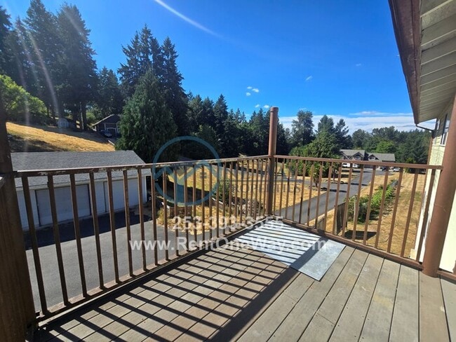 Building Photo - 18601 4th St E