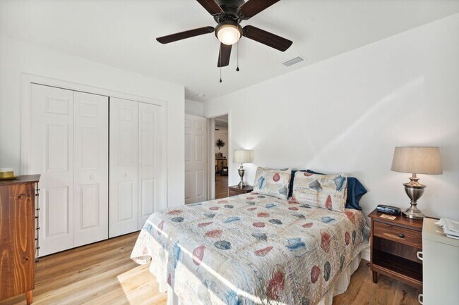 Building Photo - 526 Camellia Ave