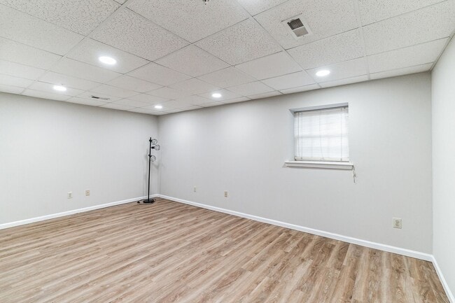 Building Photo - 487 Fort Hill Cir
