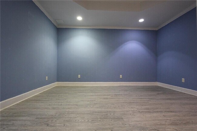 Building Photo - 818 Springlake Rd