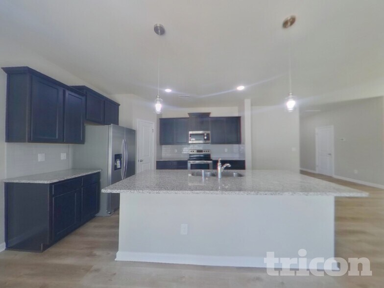 Building Photo - 142 Spring Knoll Dr