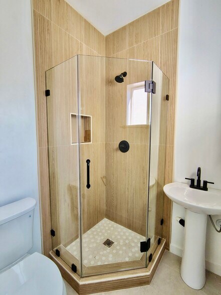 Building Photo - 2681 Pomeroy Ave