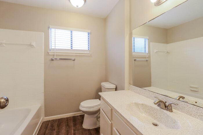 Building Photo - 18527 Sweetmeadow Dr