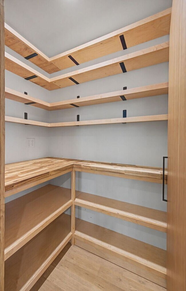 Building Photo - Stunning 5BR/3.5BA historic home located near Hillsboro Village!