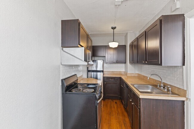 Building Photo - 28 E 16th St