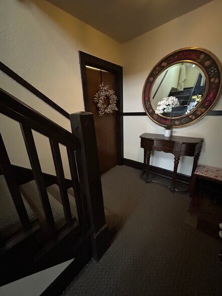 Building Photo - 2508 33rd Ave S