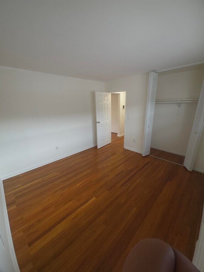 Building Photo - 4325 Meadowview Ave