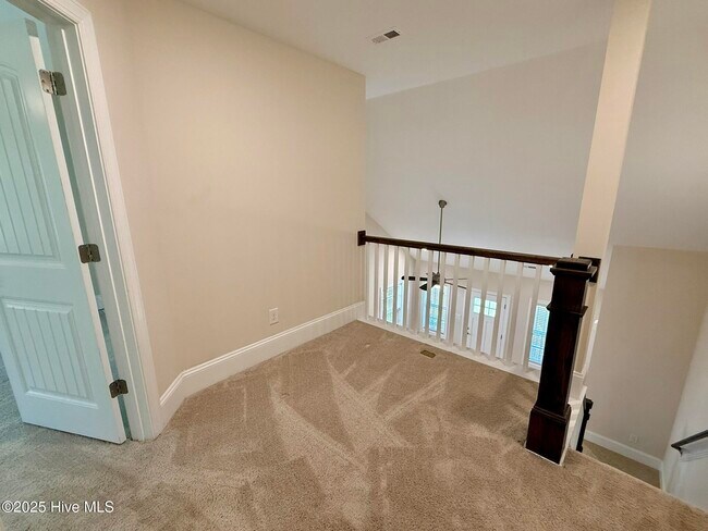Building Photo - 300 Mashie Ct