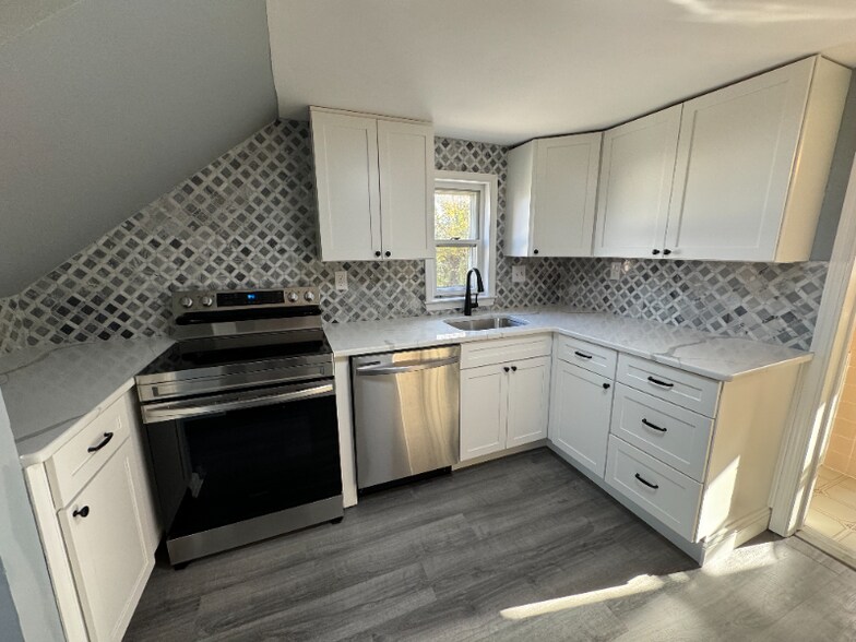 Building Photo - 141 Willow Grove Ave