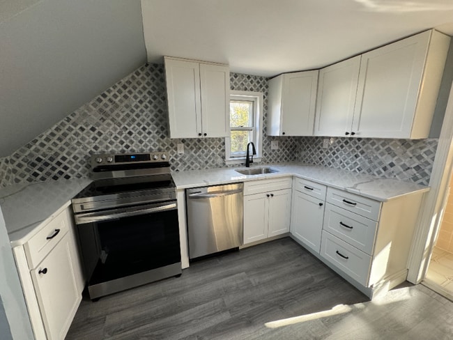 Building Photo - 141 Willow Grove Ave