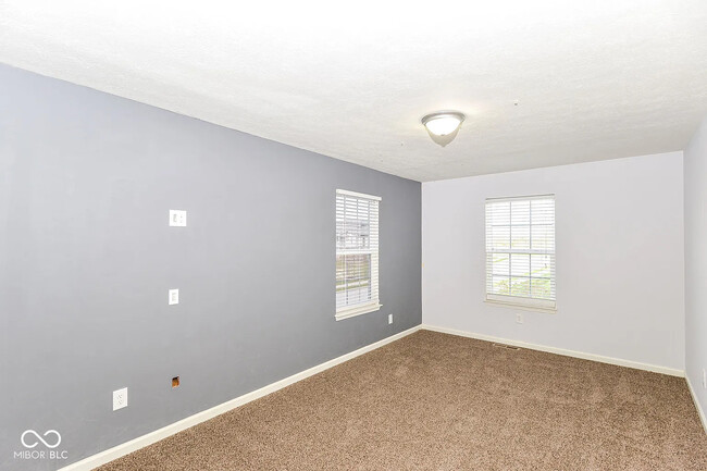 Building Photo - 9651 Calamus Dr