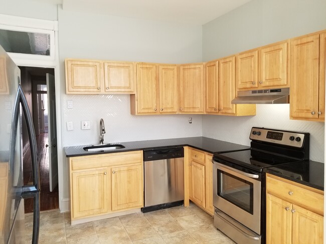 Kitchen (Unit 2) - 211 E Biddle St