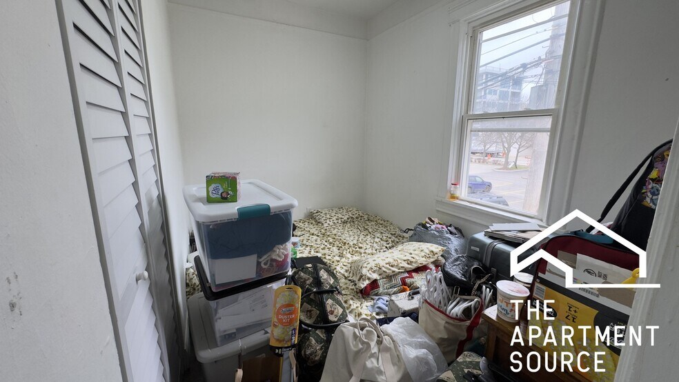 Building Photo - 1630 N Fairfield Ave