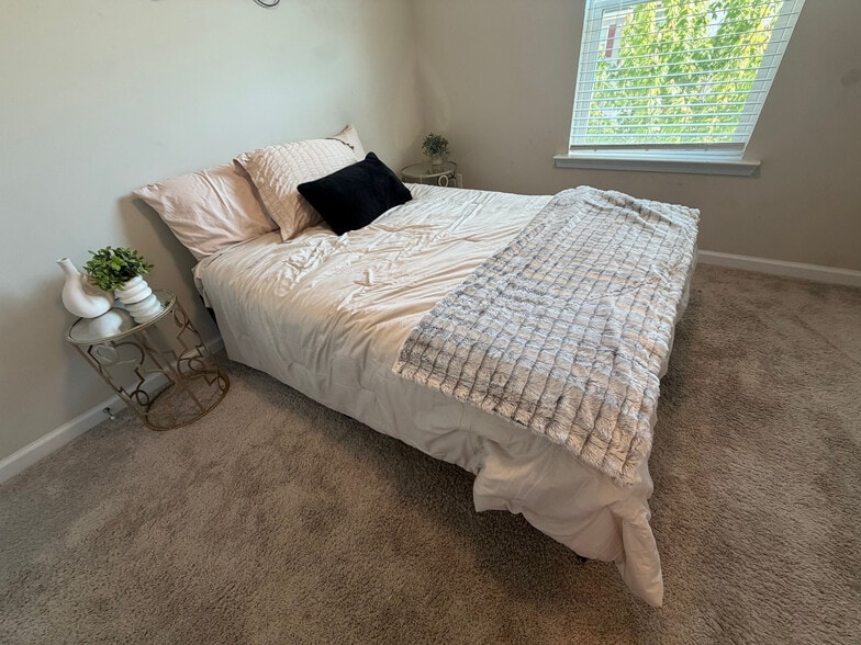 Building Photo - Room in Townhome on Lakeview Crk