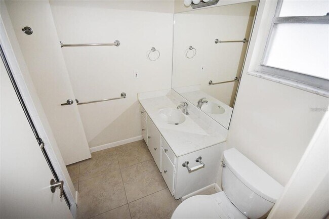 Building Photo - 3961 Ashwood Ln