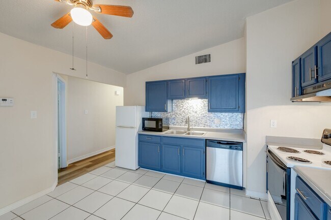 Building Photo - Cute 3 bed 2 bath!