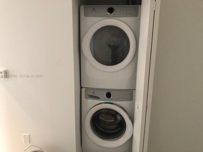 Building Photo - 16385 Biscayne Blvd