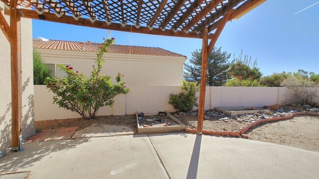 Building Photo - Magnificent 4 Bedroom, 2.5 Bath in Rio Rancho!