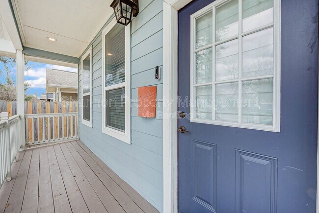 Building Photo - 921 Kern St