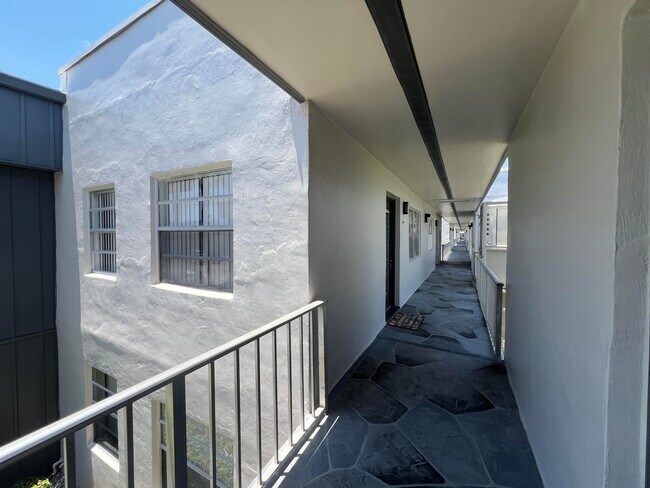 Building Photo - 230 Normandy Ln