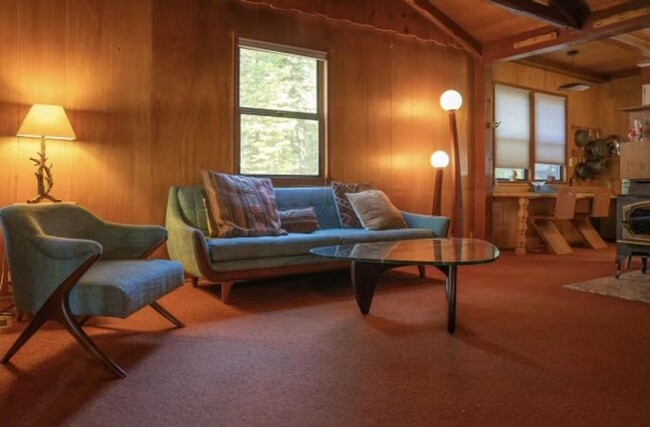 Building Photo - River Cabin