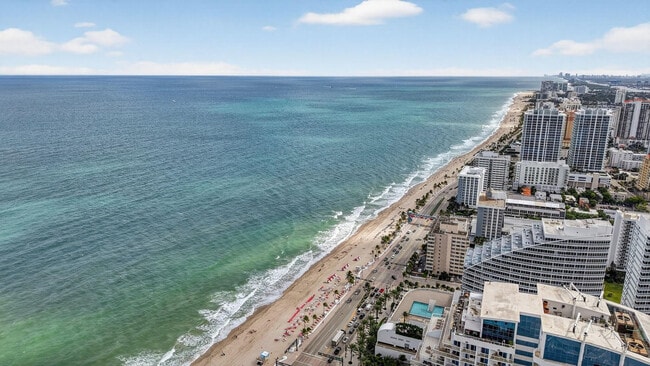 Building Photo - 508 N Birch Rd