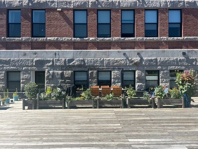 Building Photo - 1022 Hancock St