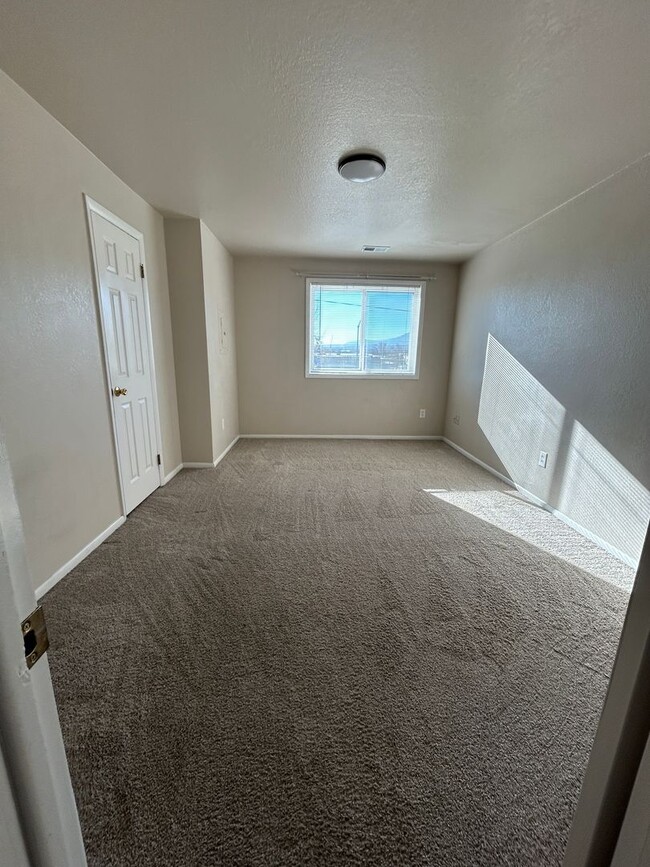 Building Photo - Condo Available For Rent In Northeast Boulder's Kings Ridge