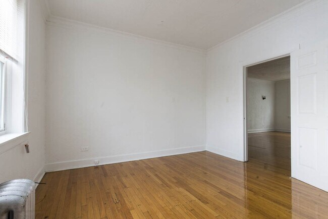 Building Photo - 1735 W 79th