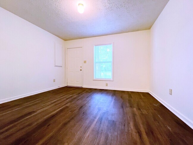 Building Photo - One-Bedroom, One Bath at Spring Garden Triplex