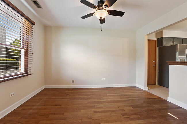 Building Photo - 15537 Whitehall Ln