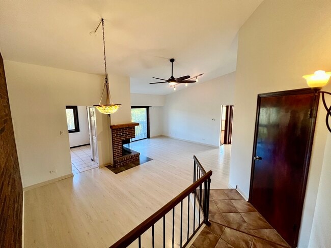 Building Photo - 5985 Lakeside Pl