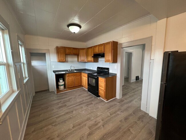 Building Photo - 114 7th St S