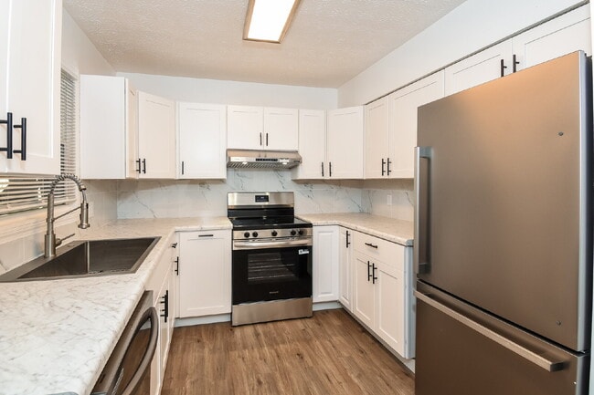 Building Photo - 1307 Sweet Pine Dr