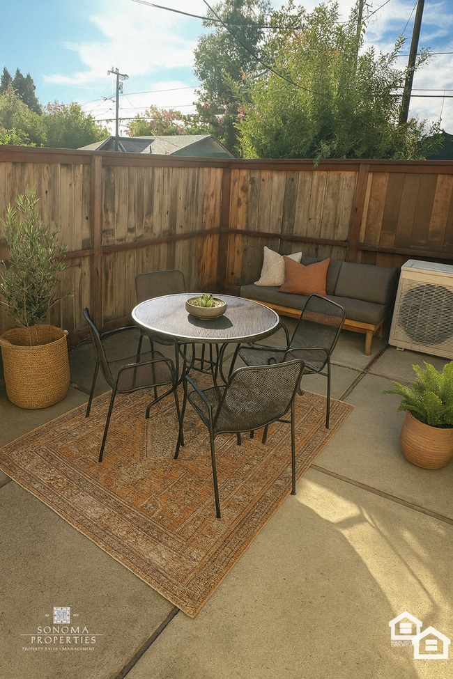 Building Photo - ***PRICE REDUCTION*** Modern Downstairs 2-...