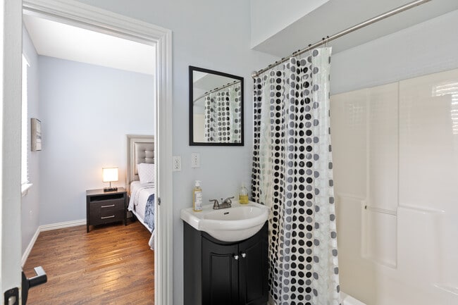 Building Photo - 810 Turner Ave