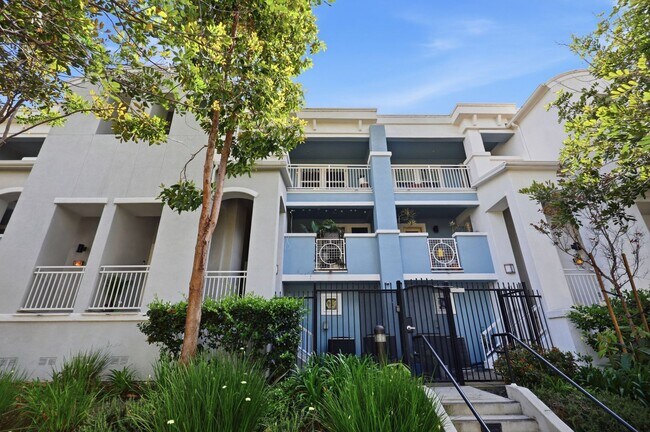 Building Photo - Point Loma, "The Bay" 2 bed 2 Bath Townhome now available! Amazing amenities, don't miss out