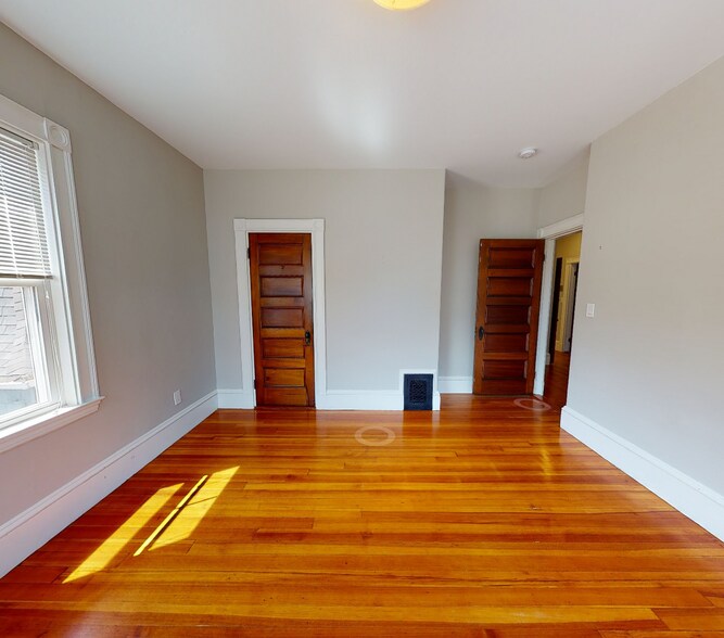 Building Photo - 107 Oxford St