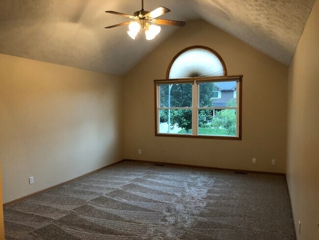 Building Photo - Bellevue Home for Rent