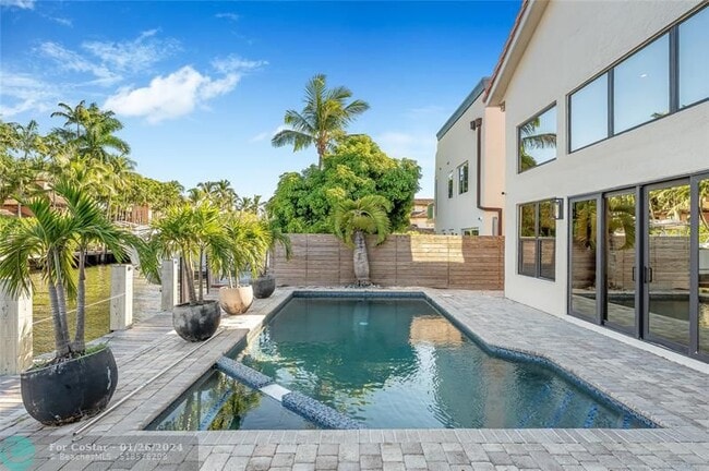 Building Photo - 808 Solar Isle Dr