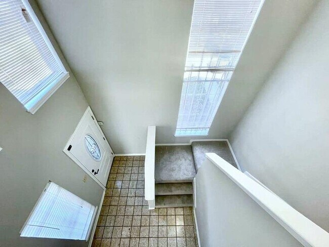 Building Photo - 9242 Westwood Village Dr