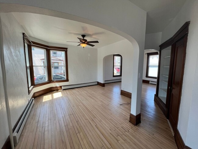 Building Photo - AVAILABLE JUNE - 4 Bed 1.5 Bath Home in Superior